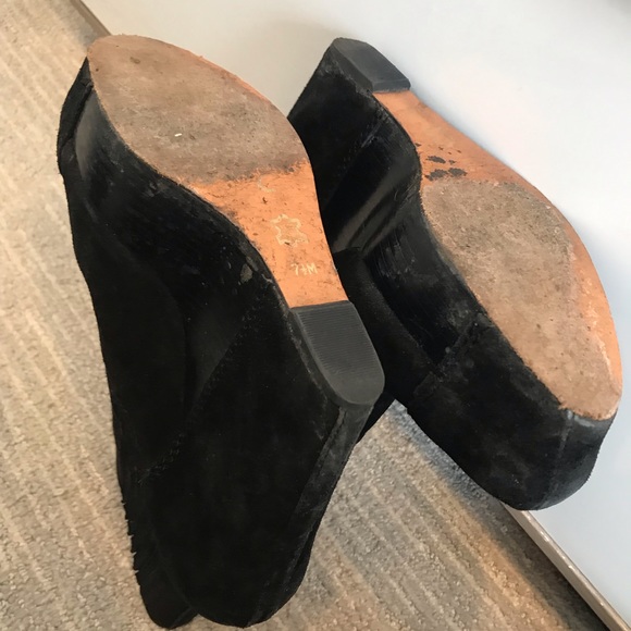 Shoes - Picture 4 of 7